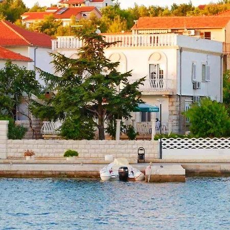 Seafront With Amazing View شقة