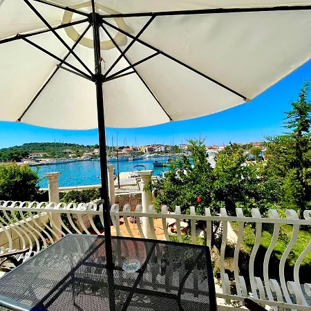 Seafront With Amazing View شقة