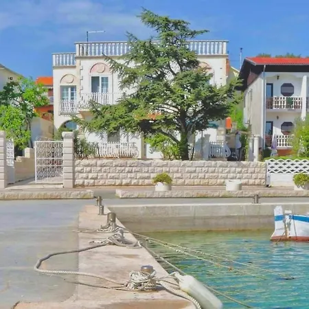 Seafront With Amazing View شقة