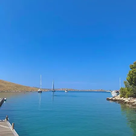 Apartment Seafront With Amazing View Jezera