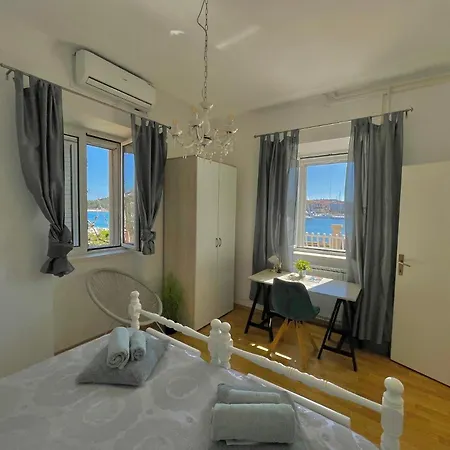 Apartment Seafront With Amazing View Jezera