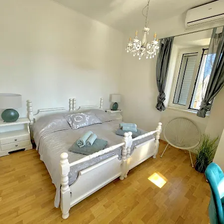 Seafront With Amazing View Apartment