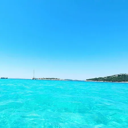 Seafront With Amazing View شقة يزيرا