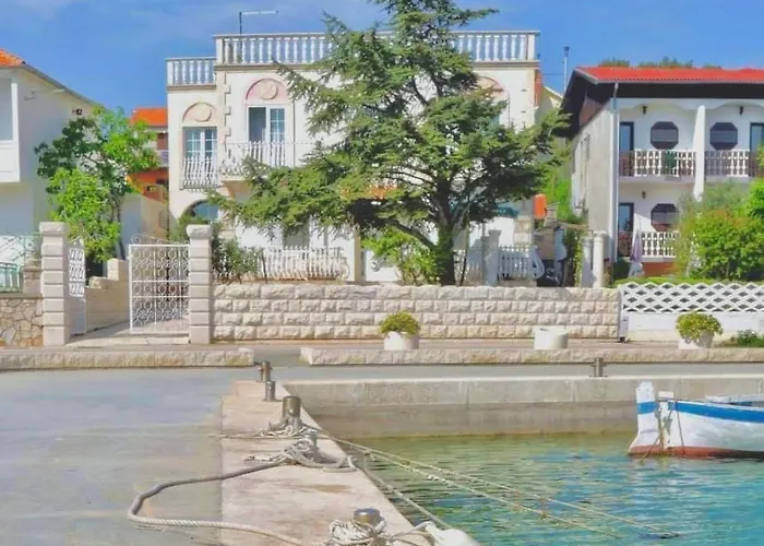 Seafront With Amazing View شقة