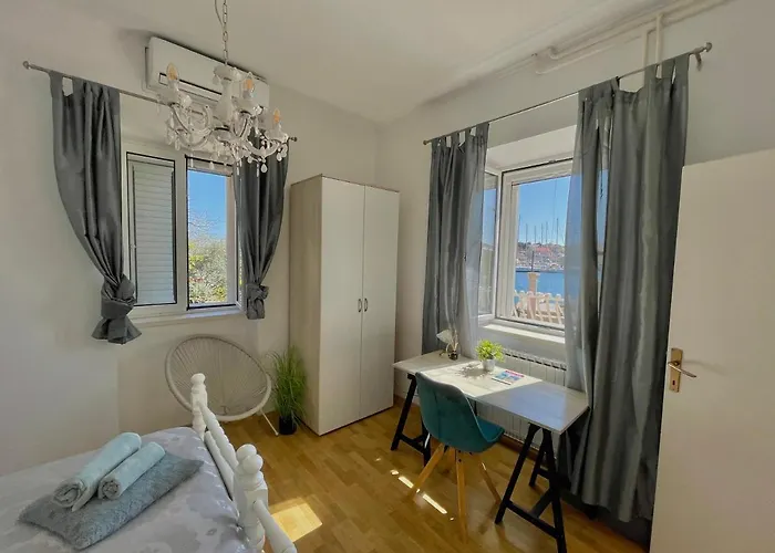 Seafront With Amazing View شقة *