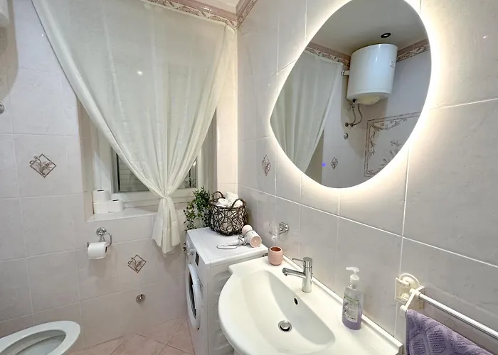 Seafront With Amazing View *